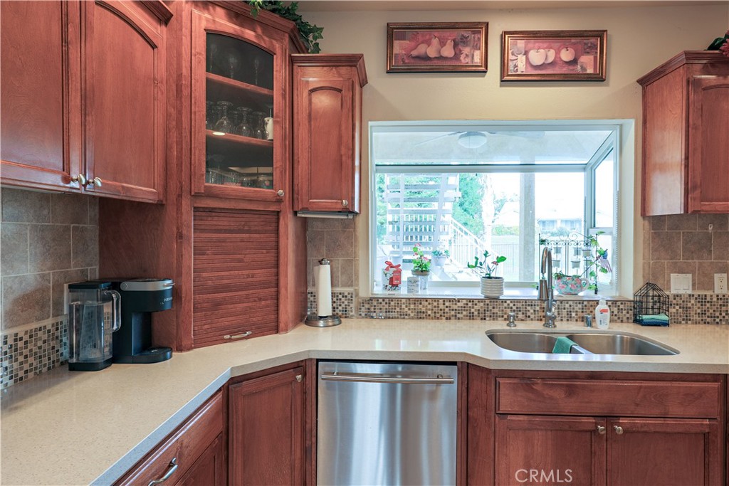 8340 Lake Shore Dr, Chowchilla, CA 93610