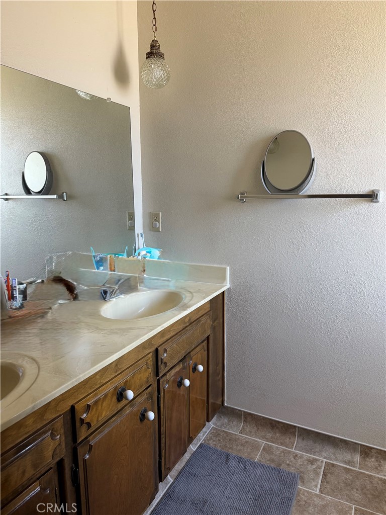 521 Adams Dr, Chowchilla, CA 93610