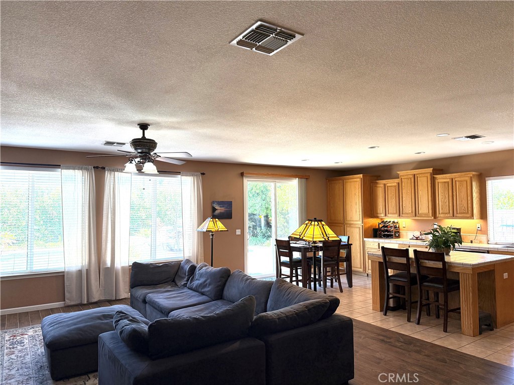 9190 Hunters Creek, Chowchilla, CA 93610