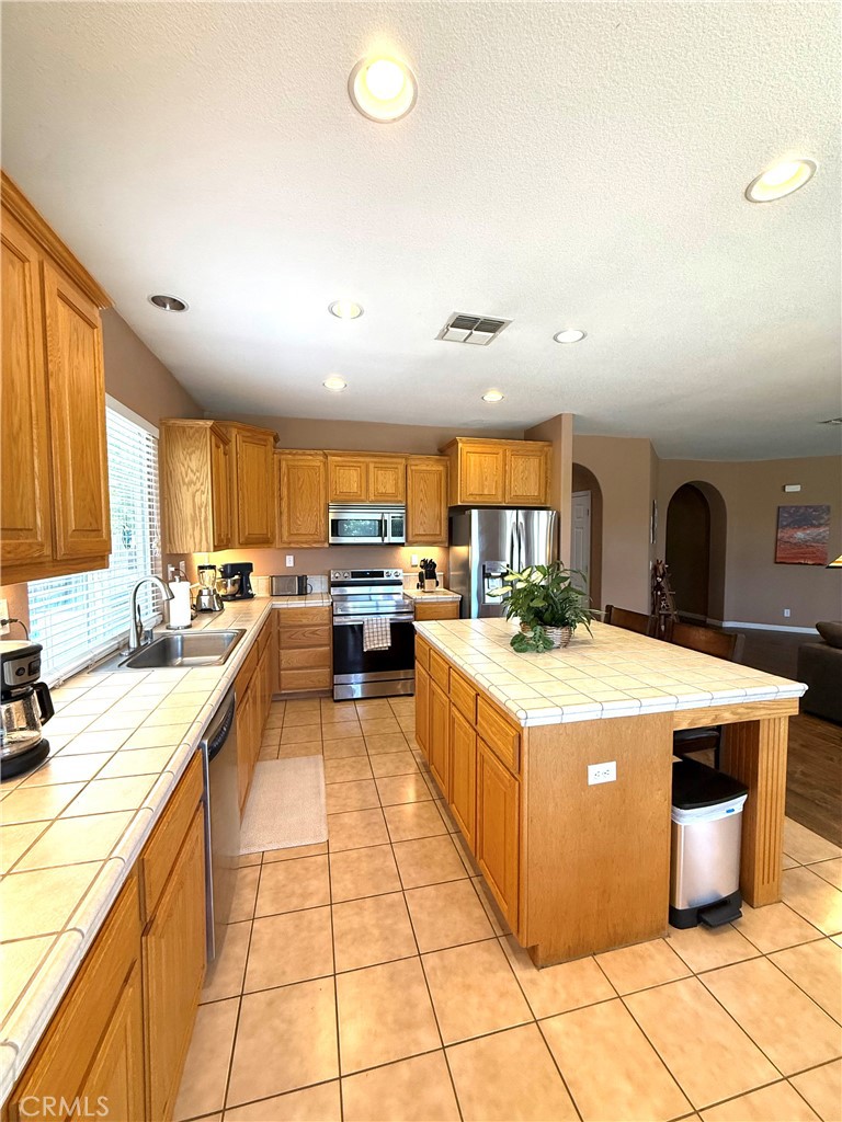 9190 Hunters Creek, Chowchilla, CA 93610