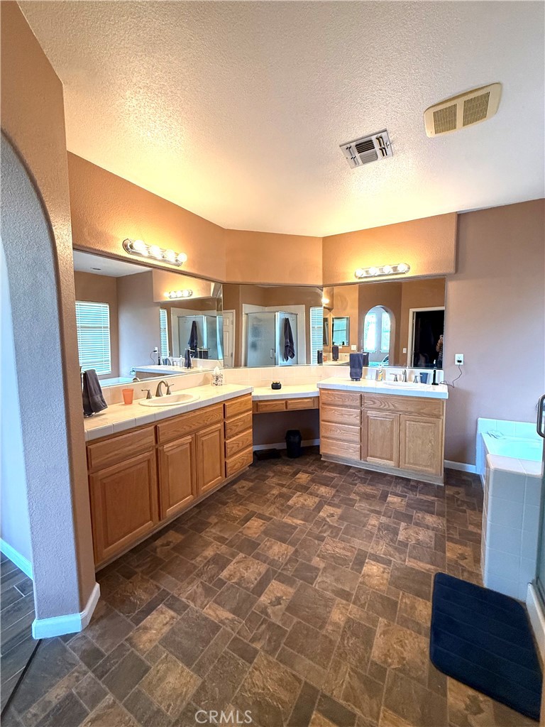 9190 Hunters Creek, Chowchilla, CA 93610