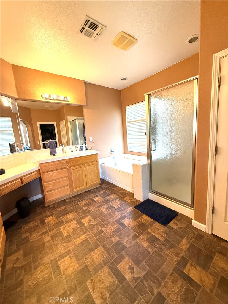9190 Hunters Creek, Chowchilla, CA 93610
