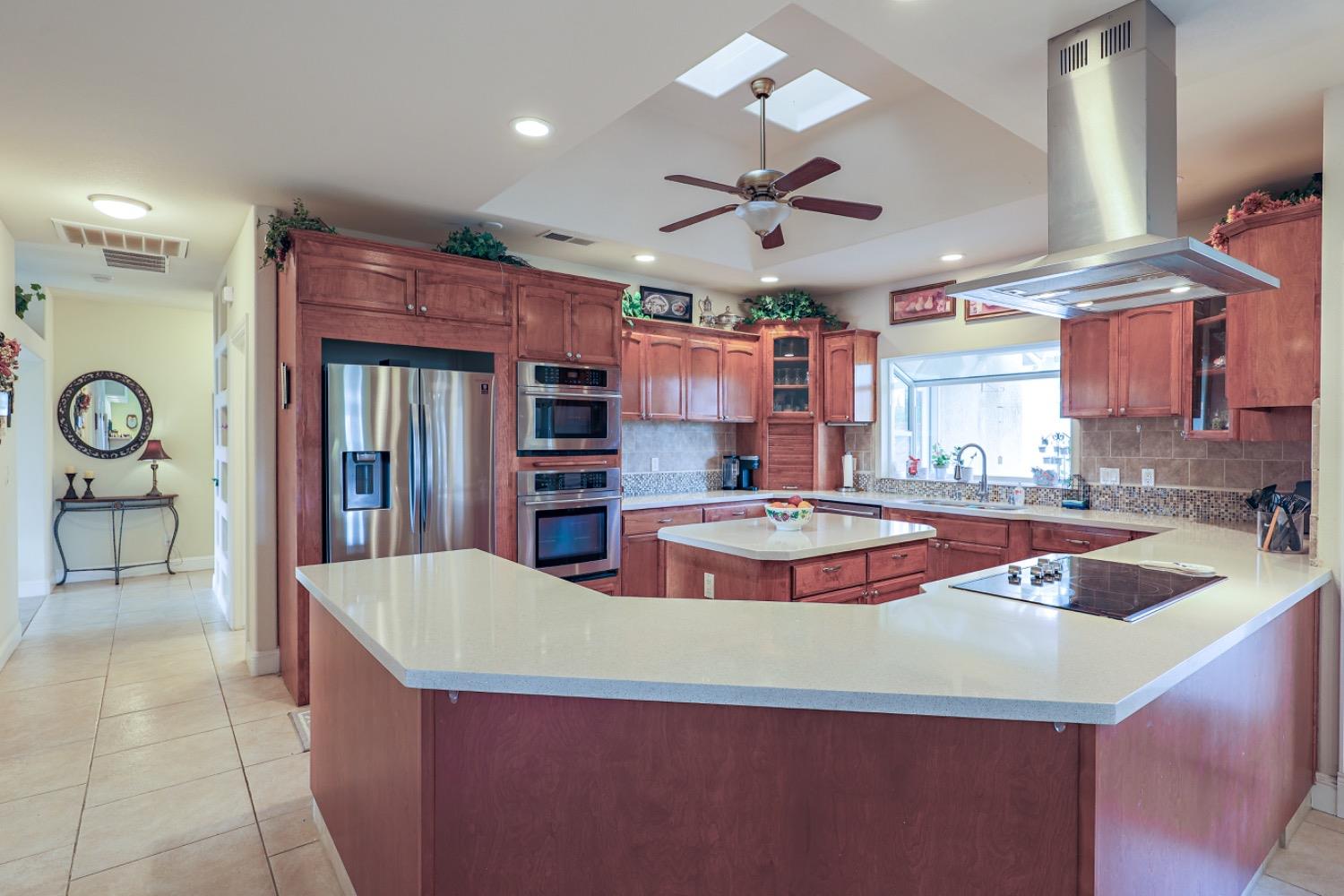 8340 Lake Shore Dr, Chowchilla, CA 93610