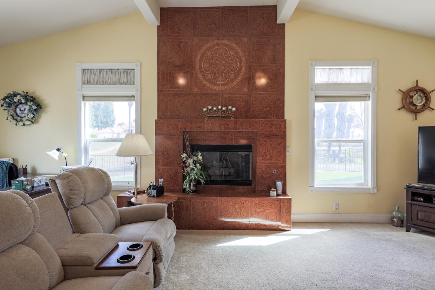 8340 Lake Shore Dr, Chowchilla, CA 93610