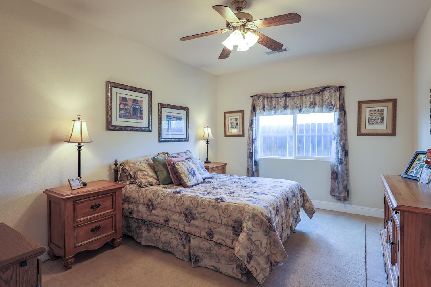 8340 Lake Shore Dr, Chowchilla, CA 93610