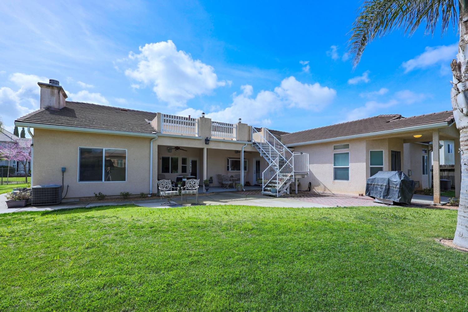 8340 Lake Shore Dr, Chowchilla, CA 93610