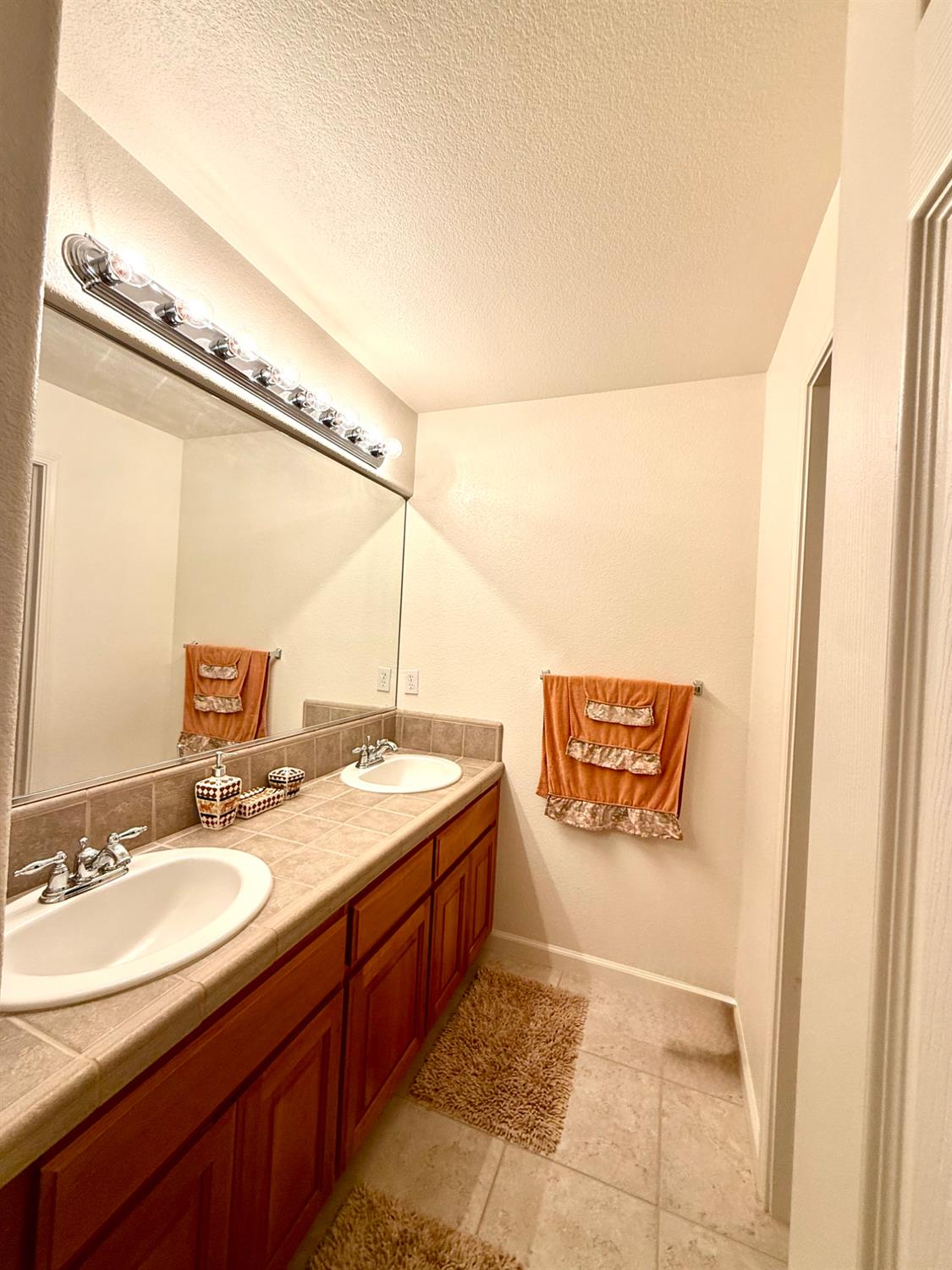 9200 Hunters Creek Way, Chowchilla, CA 93610