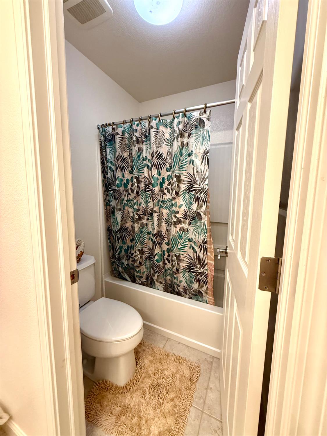 9200 Hunters Creek Way, Chowchilla, CA 93610