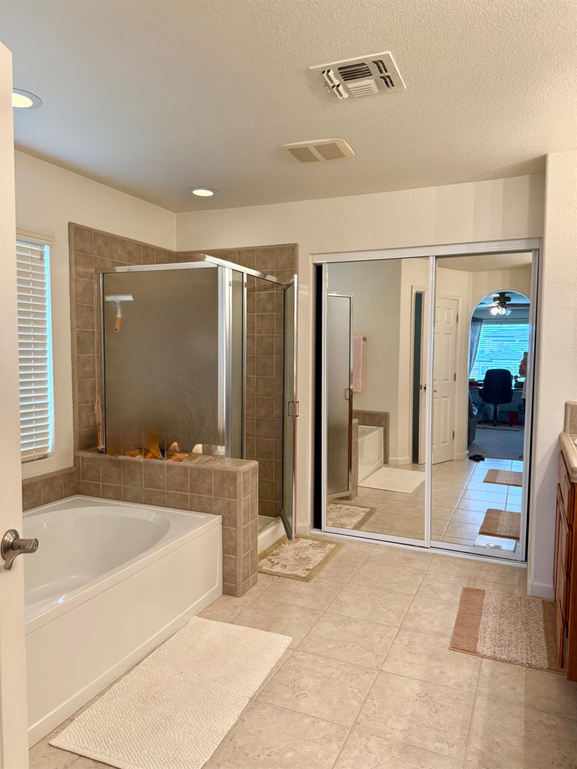 9200 Hunters Creek Way, Chowchilla, CA 93610