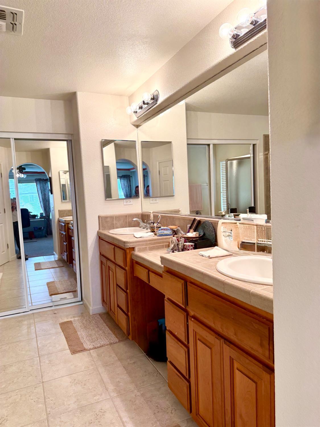 9200 Hunters Creek Way, Chowchilla, CA 93610